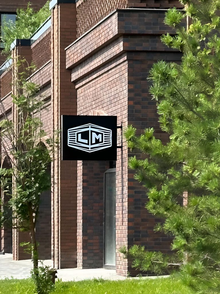 Design_by_Bad_Reputation_Luxe Motors auto showroom_01