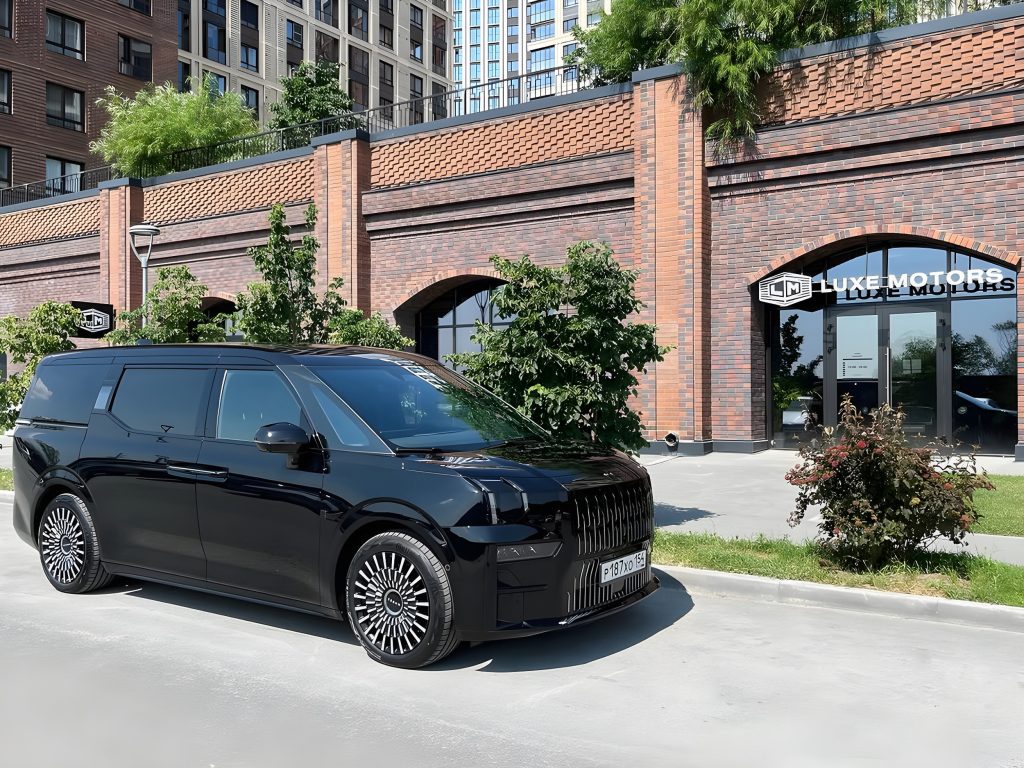 Design_by_Bad_Reputation_Luxe Motors auto showroom_12