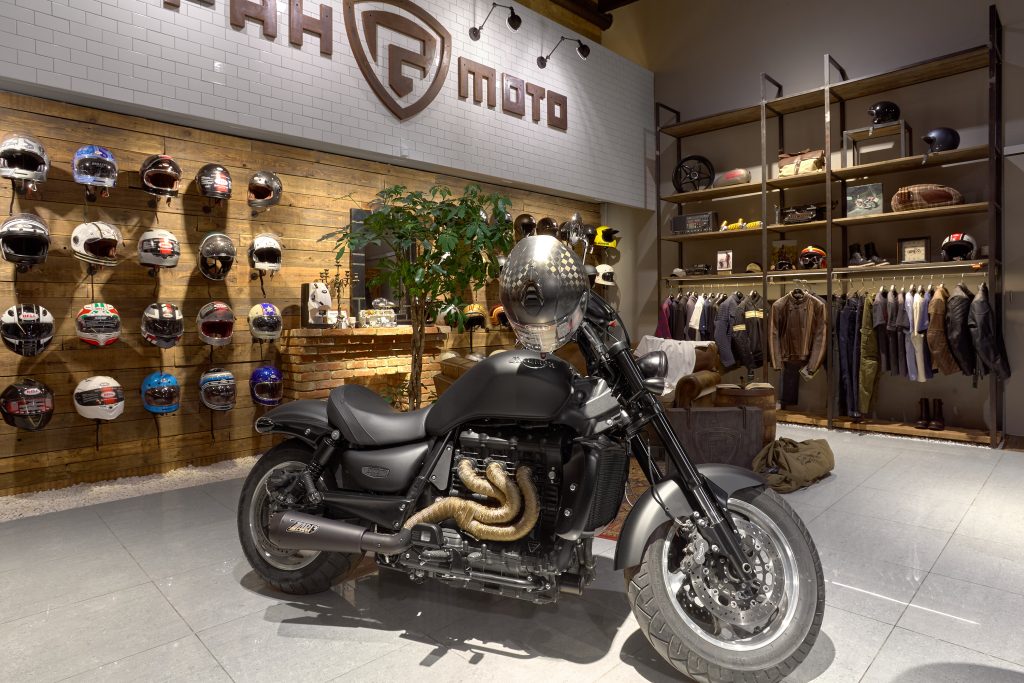 Granmoto_Motorcycle_store_by_Bad_Reputation_IMG_0876 Мотосалон Granmoto. Торговое оборудование. Зона отдыха.