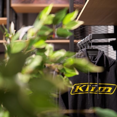 Детали дизайна магазина одежды